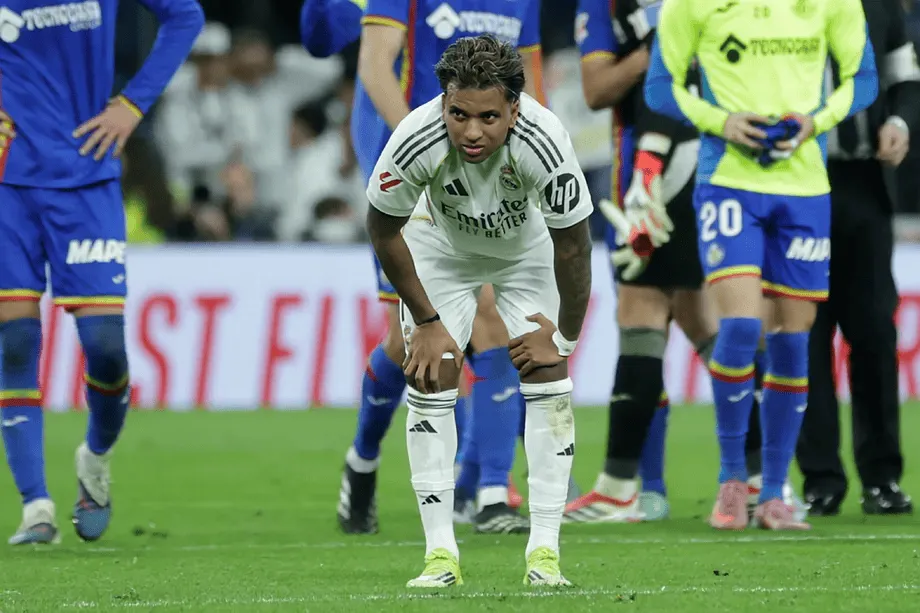 皇马内部人士表示,罗德里戈的恢复时间预计将接近12个月