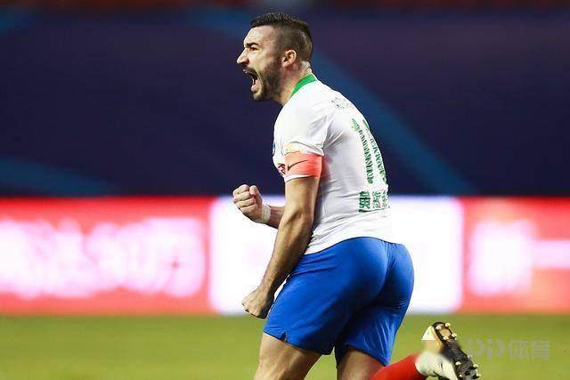 华体会体育-鸭梨低迷失点!青岛3连败0进球 滑向榜尾难阻挡