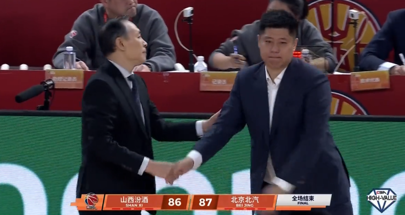 华体会体育-看了翟晓川双腿缠满绷带的照片，才知道，山西队为什么成不了豪门